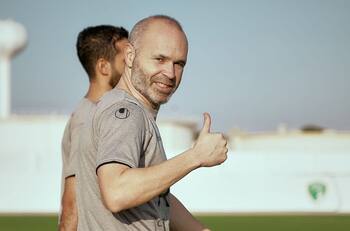 El fútbol le quedará debiendo un Balón de Oro: Andrés Iniesta anunciará su retiro