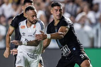 ¿Regresa al fútbol chileno? Andrés Robles se despide del Água Santa de Brasil