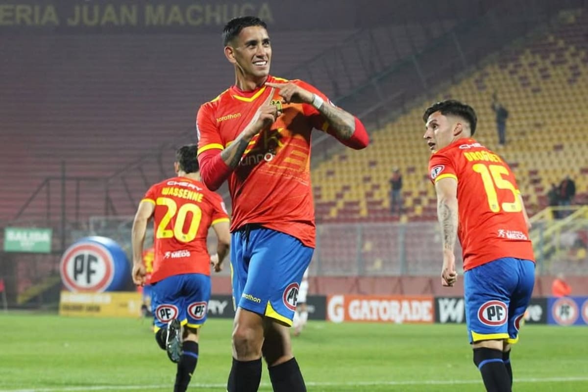 El delantero celebrando su gol en Unión Española. Foto: Instagram Andrés Vilches.
