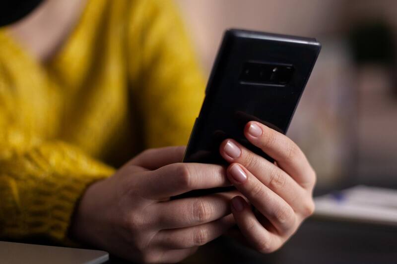 Si otra persona abrió su cuenta en tu teléfono, con este tutorial también podrás eliminar sus datos.