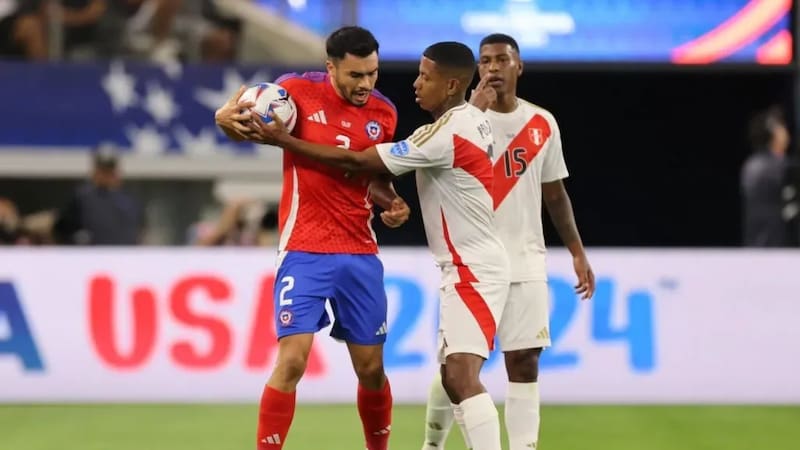 El destacado jugador internacional que se ofreció a Colo Colo y Jorge Almirón le bajó el pulgar