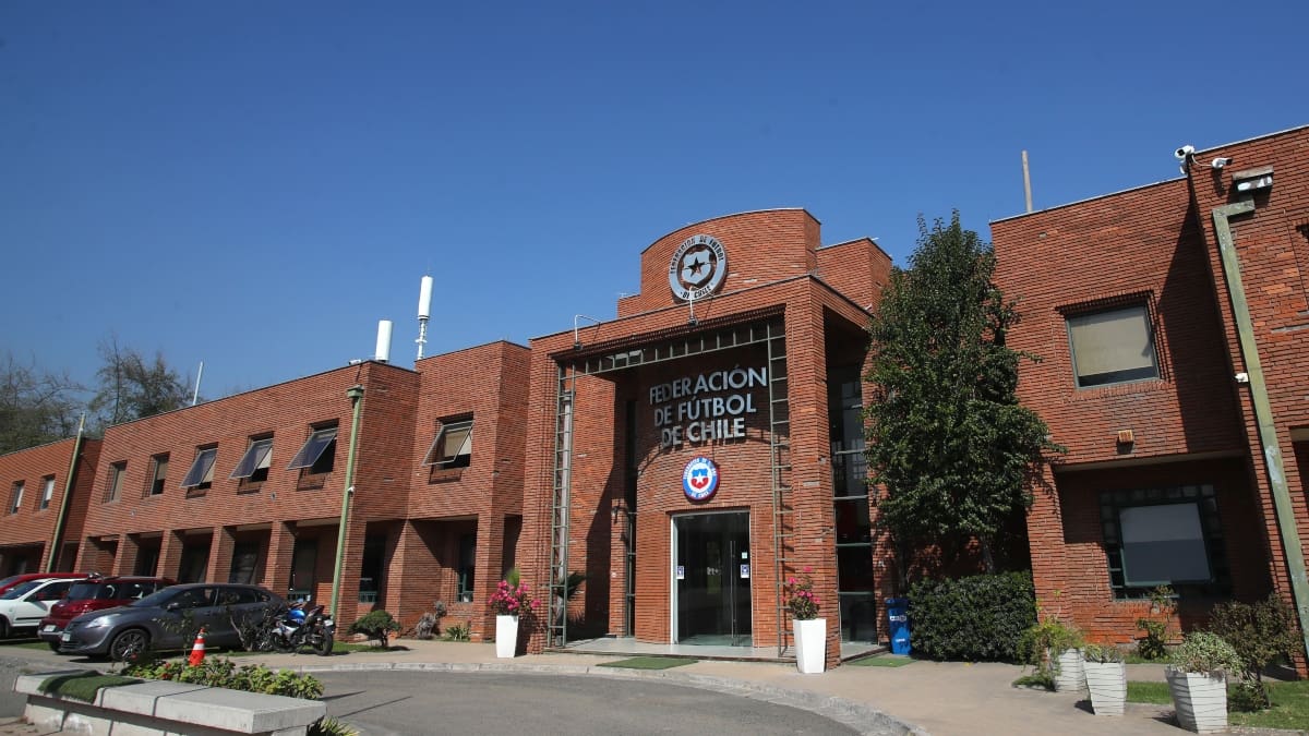 Caos en la ANFP: pugna entre Colo Colo y la UC y hasta una acusación de “golpe de Estado”