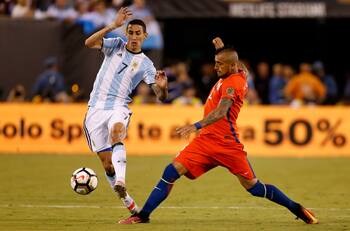 La fuerte amenaza de Peric a Di María para el partido con La Roja: “Me dan 11 minutos y lo fracturo”
