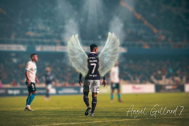 Los hinchas le hicieron esta imágen con el mensaje: "Algunos jugadores se ganan la camiseta… otros, las alas. Gillard, el ángel del Conce.
