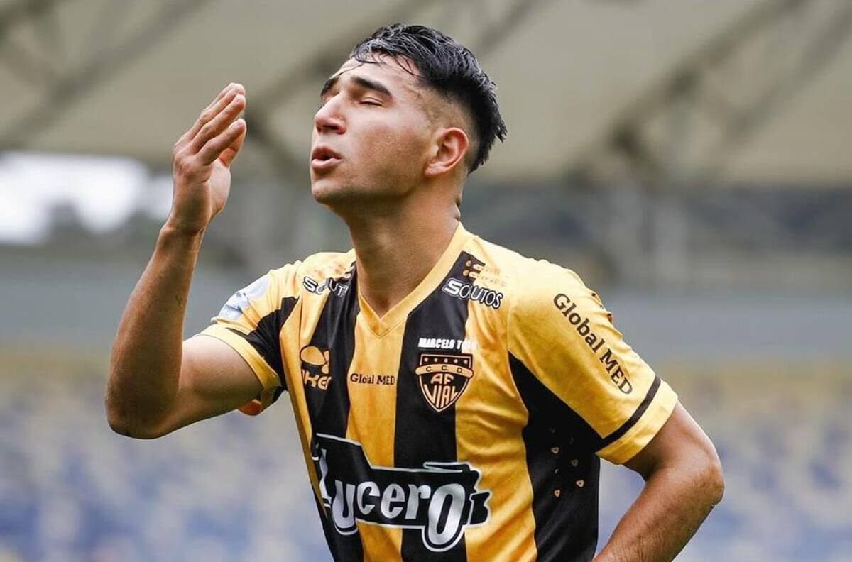 Protagonizó una “traición” en el fútbol chileno y ahora es compañero de clásico rival: “Hablamos y...”