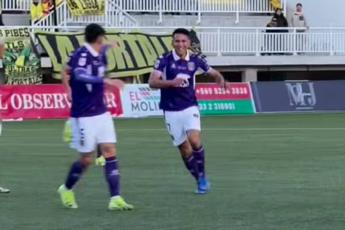 celebrando uno de sus goles a San Luis. Foto: Captura Deportes Concepción.