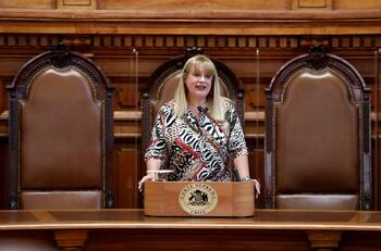 Confirman suspensión de la ministra Ángela Vivanco tras revelación de chats con Luis Hermosilla