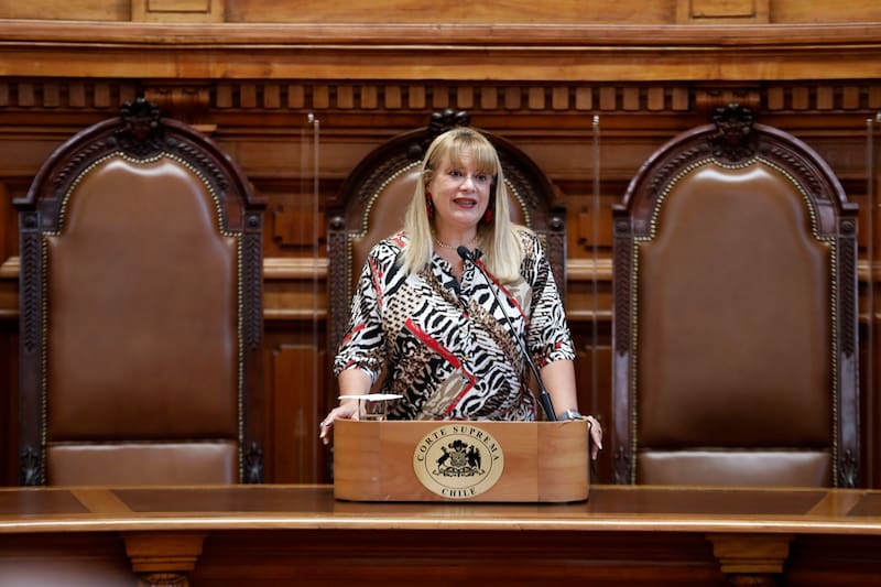 Ministra de la Corte Suprema, Ángela Vivanco fue suspendida de sus funciones y enfrentará un cuaderno de remoción.