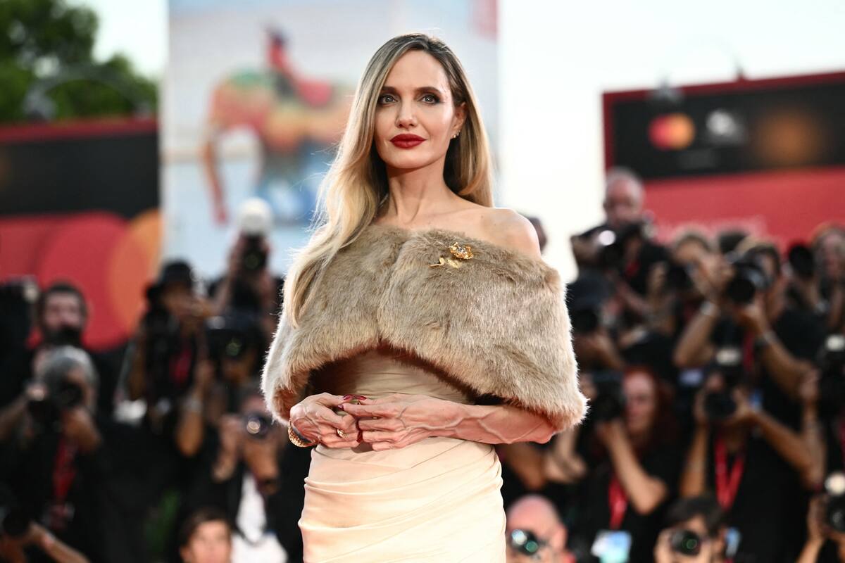 Angelina Jolie desfiló en el Festival de Venecia.