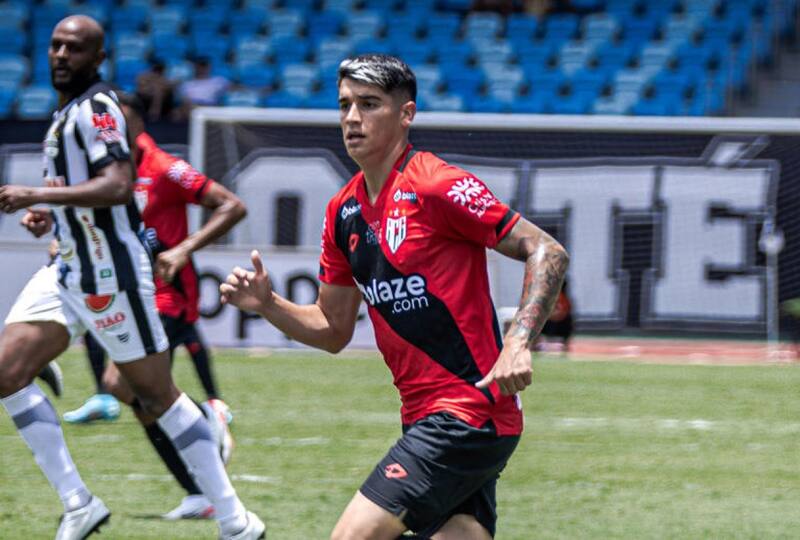 Ángelo Araos no pudo jugar ni un solo minuto en el Brasileirao 2024.
