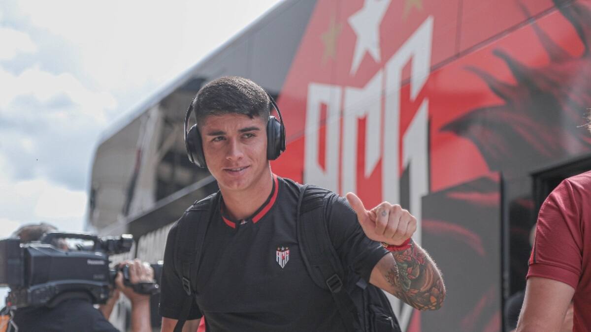 Ángelo Araos toma drástica decisión con su carrera y deja Brasil