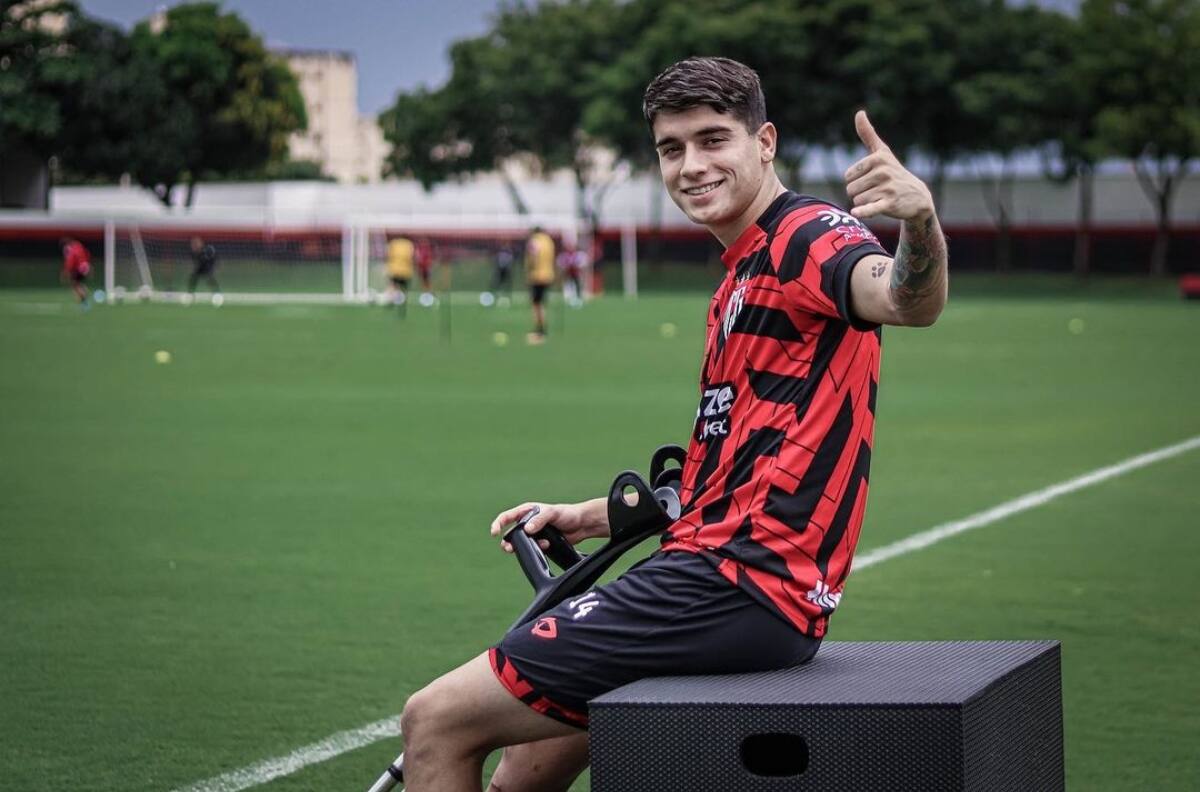 Brilló en la U y lleva casi un año lesionado, pero su club en el extranjero le otorgó una nueva chance