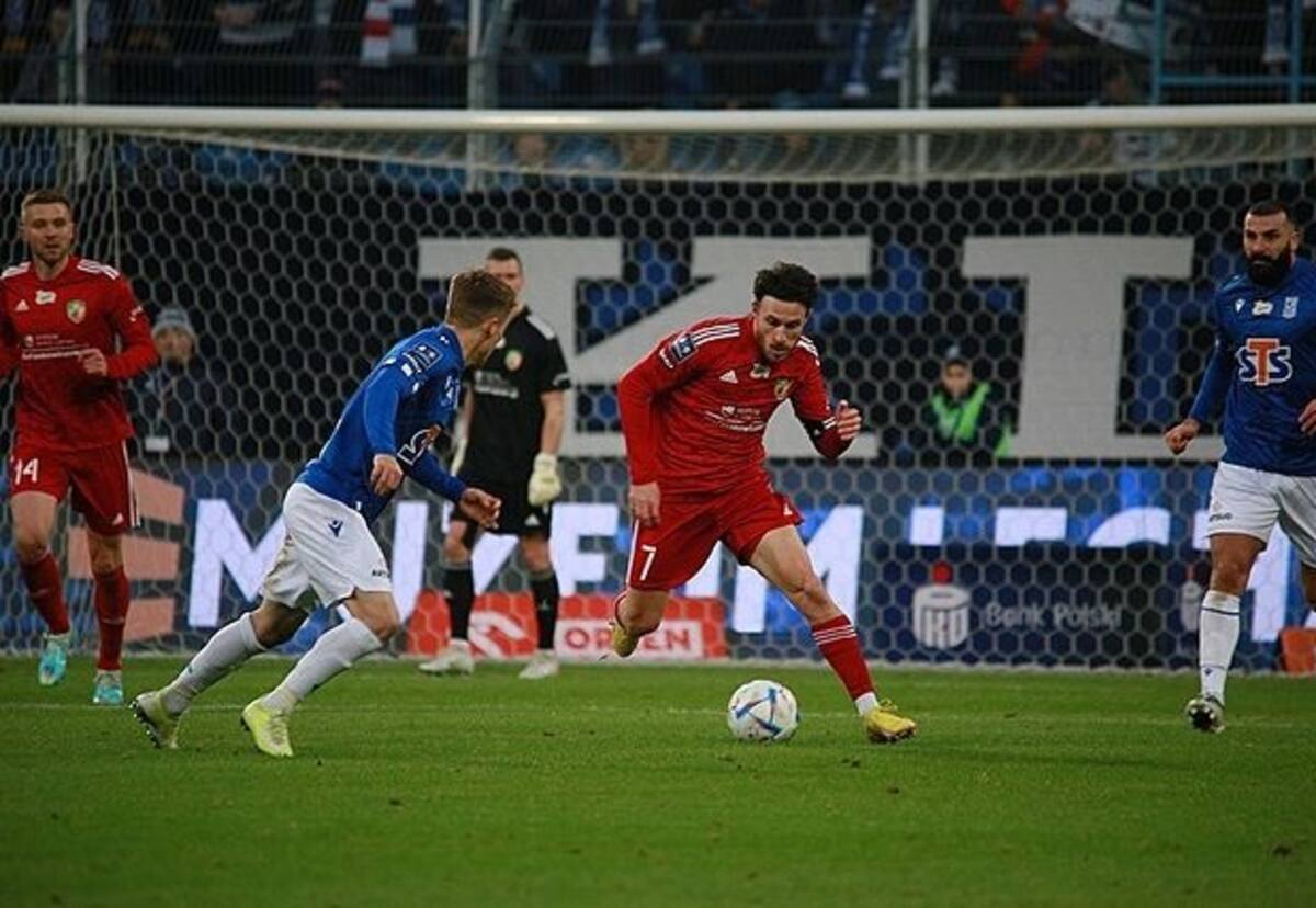 El chileno suma siete goles en su primera temporada en el fútbol polaco.