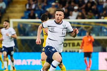 Jordhy Thompson se salvó, pero otro chileno descendió en la Premier League de Rusia