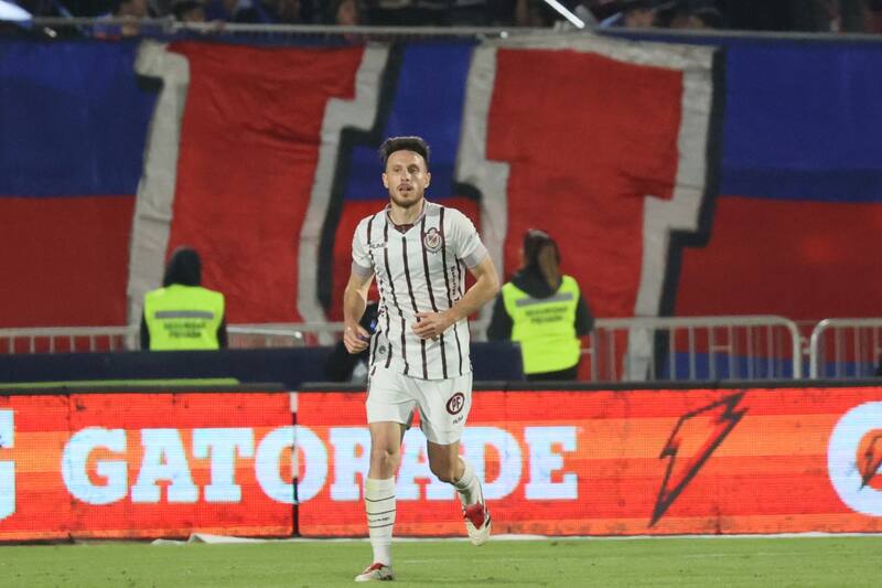 El atacante le marcó a la U con la camiseta de La Serena. Foto: Agencia Aton.