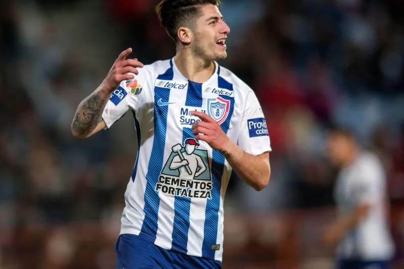 El chileno en el Pachuca de México.
