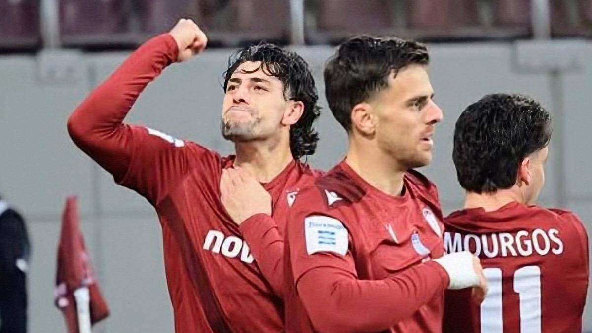 En racha goleadora: el gran momento de Ángelo Sagal en el fútbol griego