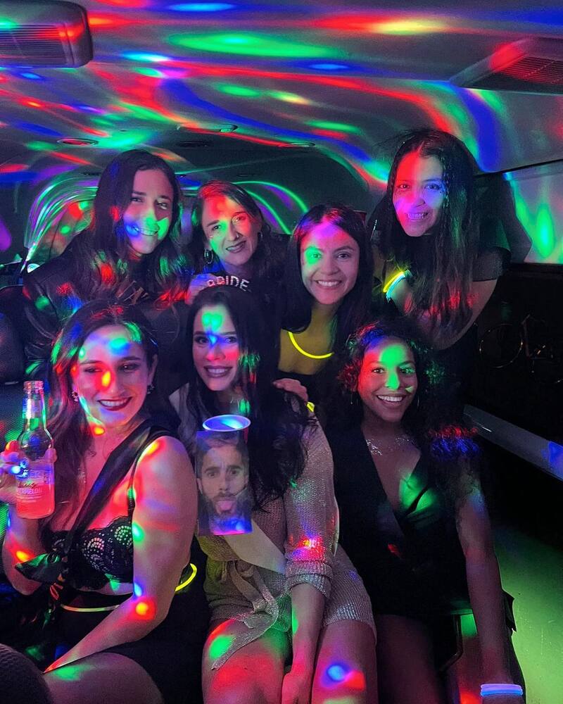 Angie Alvarado y sus amigas en su despedida de soltera.