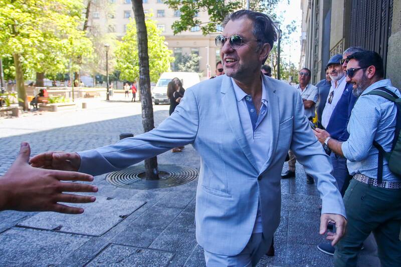 aparece como posible sucesor de Pablo Milad.