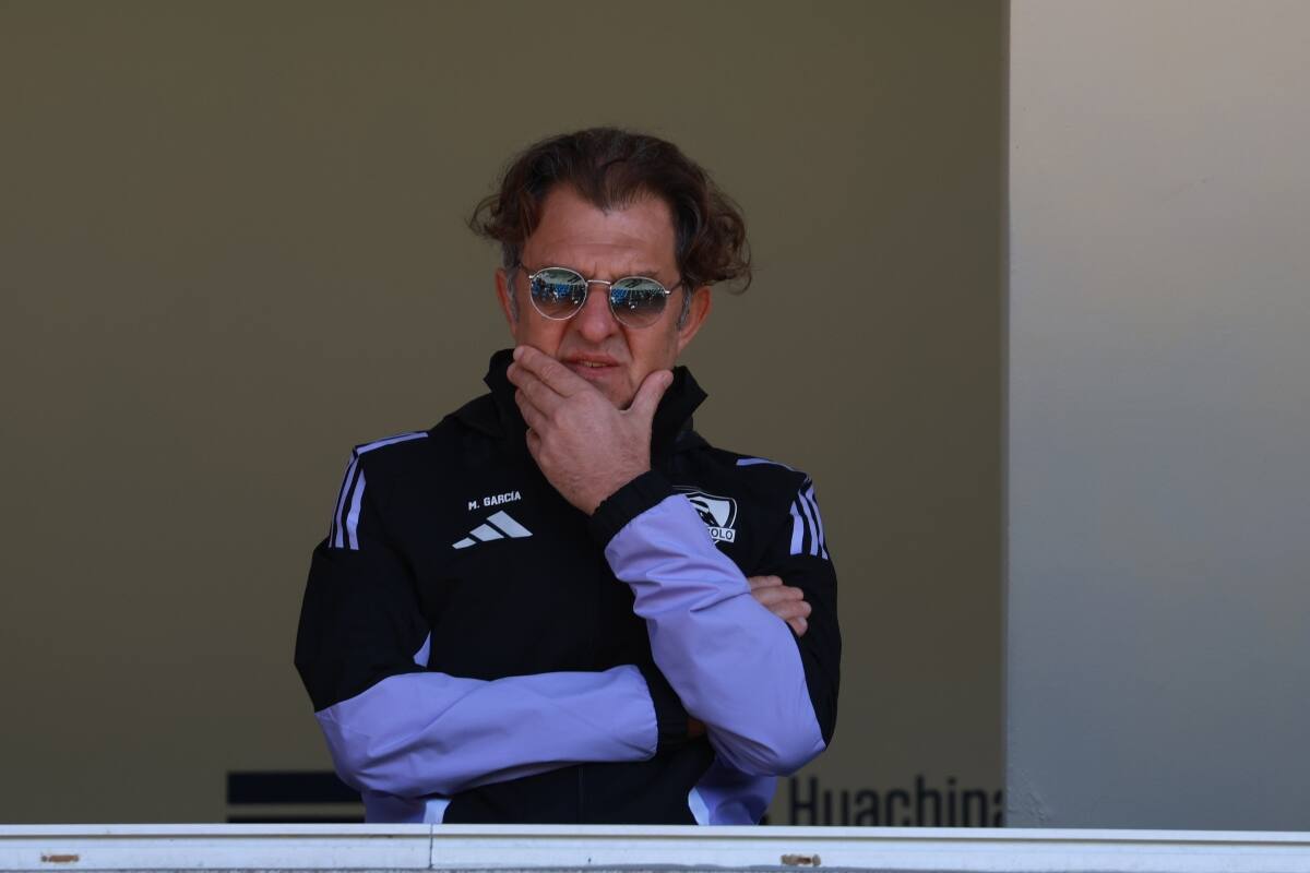 viendo a Colo Colo. Foto: Aton.