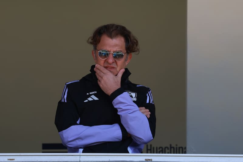 El presidente albo se vio afectado por la sanción.