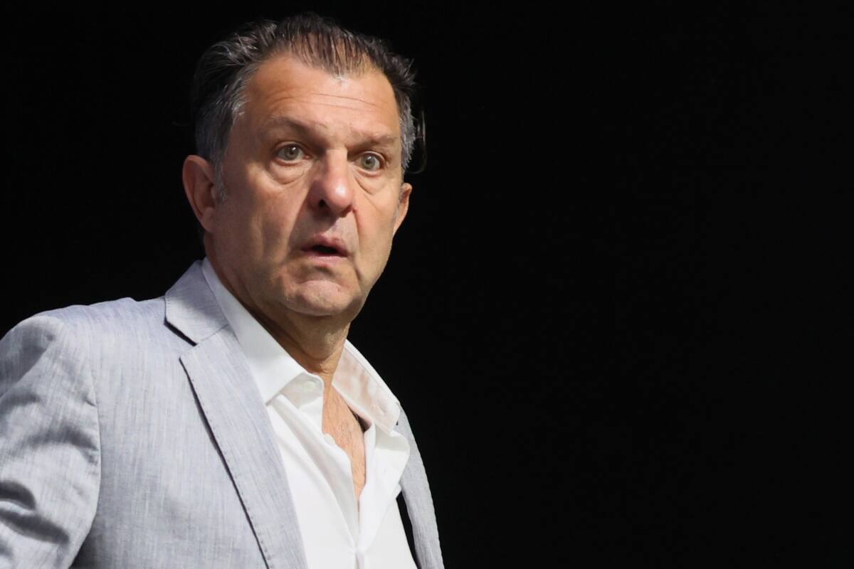 El mandamás fue agredido por un director.