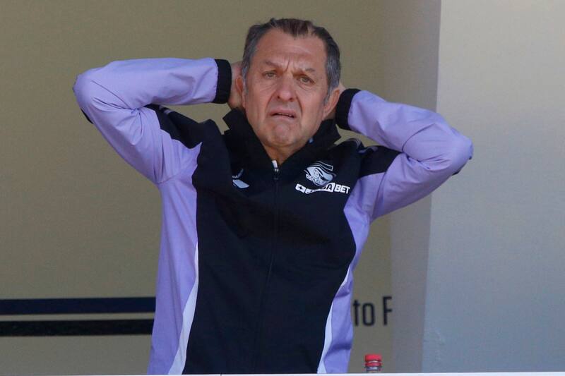 Uno de los púgiles de la velada en el directorio de Colo Colo. Se salvó del knockout técnico, pero terminó igual en la clínica.