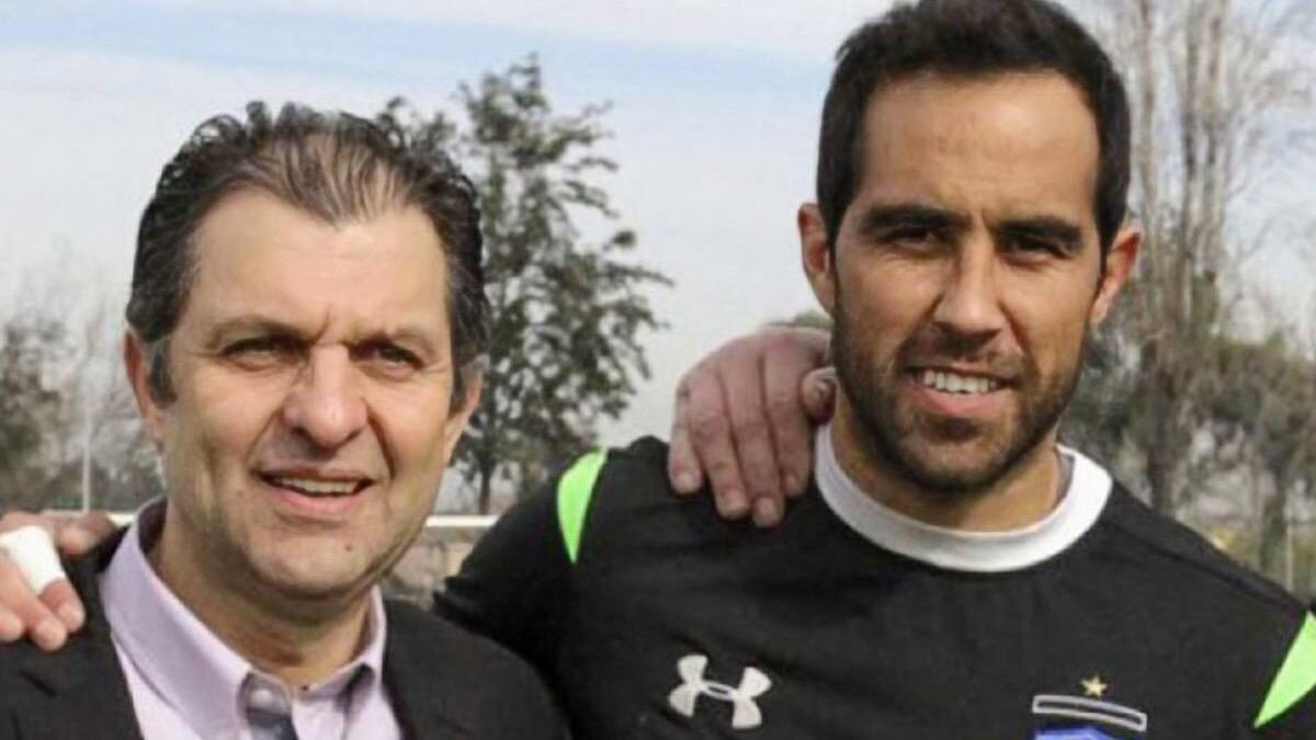 En Colo Colo esperan a Claudio Bravo: ya definieron al preparador de arqueros de Fernando Ortiz