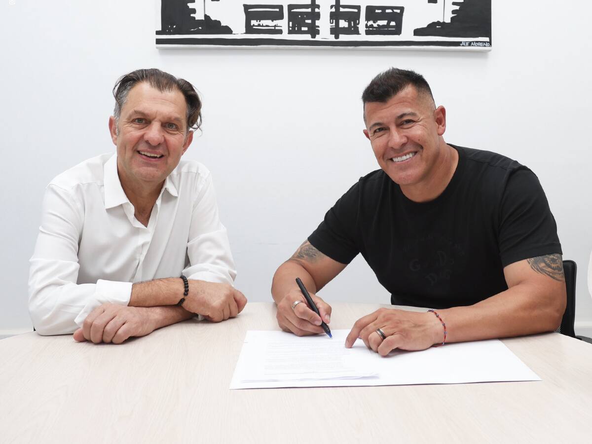 El presidente de Blanco y Negro le renovó contrato a Almirón tras una buena campaña.