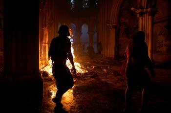 Uno de los detenidos por incendio en Iglesia San Borja es marino: Armada confirmó su identidad