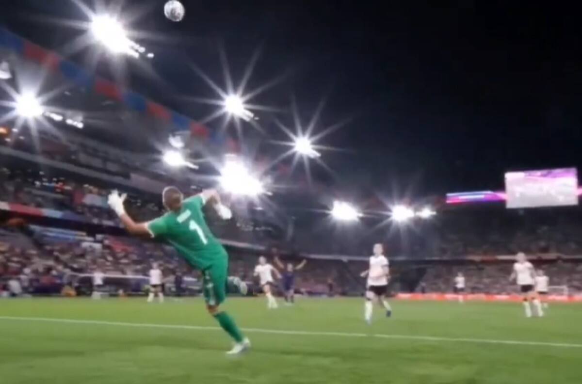 VIDEO | La espectacular tapada de portera alemana que está dando la vuelta al mundo