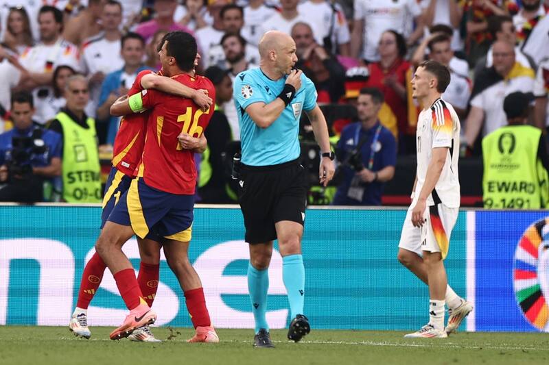 El juez no podrá dirigir la final de Eurocopa tras polémicas en la pasada llave de cuartos de final. EFE.