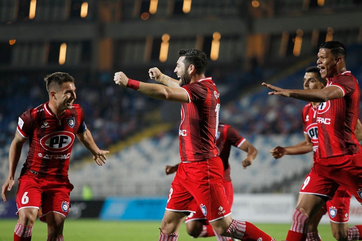 Futbol, Antofagasta vs Huachipato
Duodecima fecha, campeonato Nacional 2019.
El jugador de Huachipato Jose Rojas celebra con sus compaeros luego de convertir un gol contra Antofagasta durante el partido de primera division disputado en el estadio Calvo y Bascun de Antofagasta.
Antofagasta Chile.
10/05/2019
Cristian Rudolffi/Photosport**********
Fotball Antofagasta vs Huachipato
12th date, 2019 National Championship.
Huachipato's player Jose Rojas celebrates with teammates after scoring against Antofagasta during a first division football match held at the Calvo Y bascuan de Antofagasta, Chile.
10/05/2019
Cristian Rudolffi/Photosport