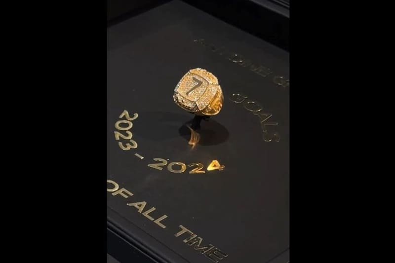 recibió un anillo de parte de su compañero Memphis Depay.