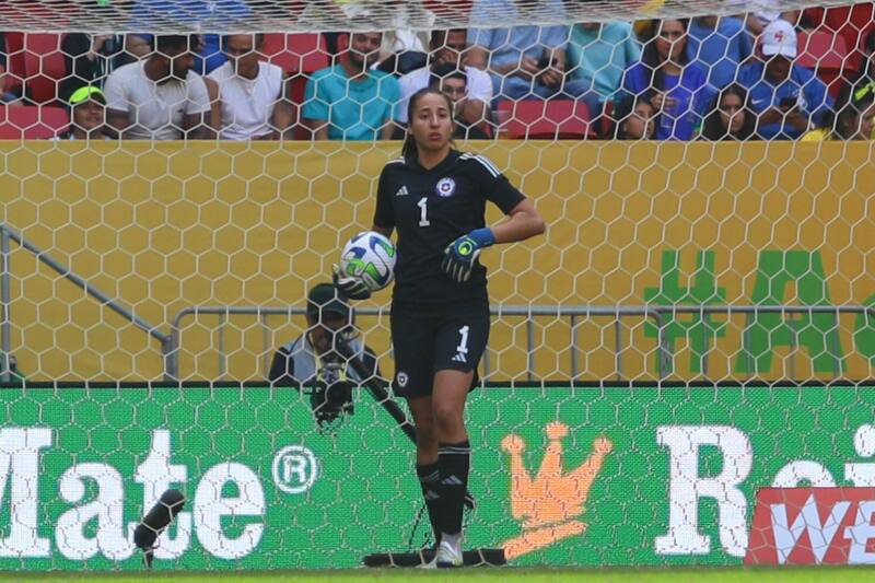 Antonia Canales debe volver al Valencia por la lesión de la portera titular. Foto: Comunicaciones/FFCh.