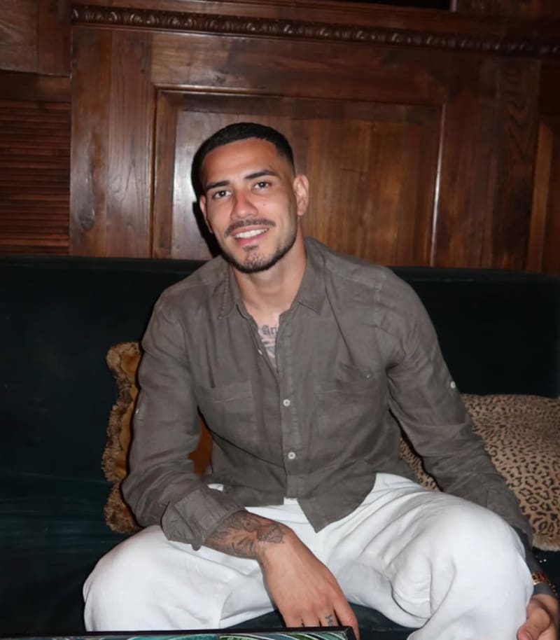 Es un conocido futbolista y supuesta pareja de Coté López.