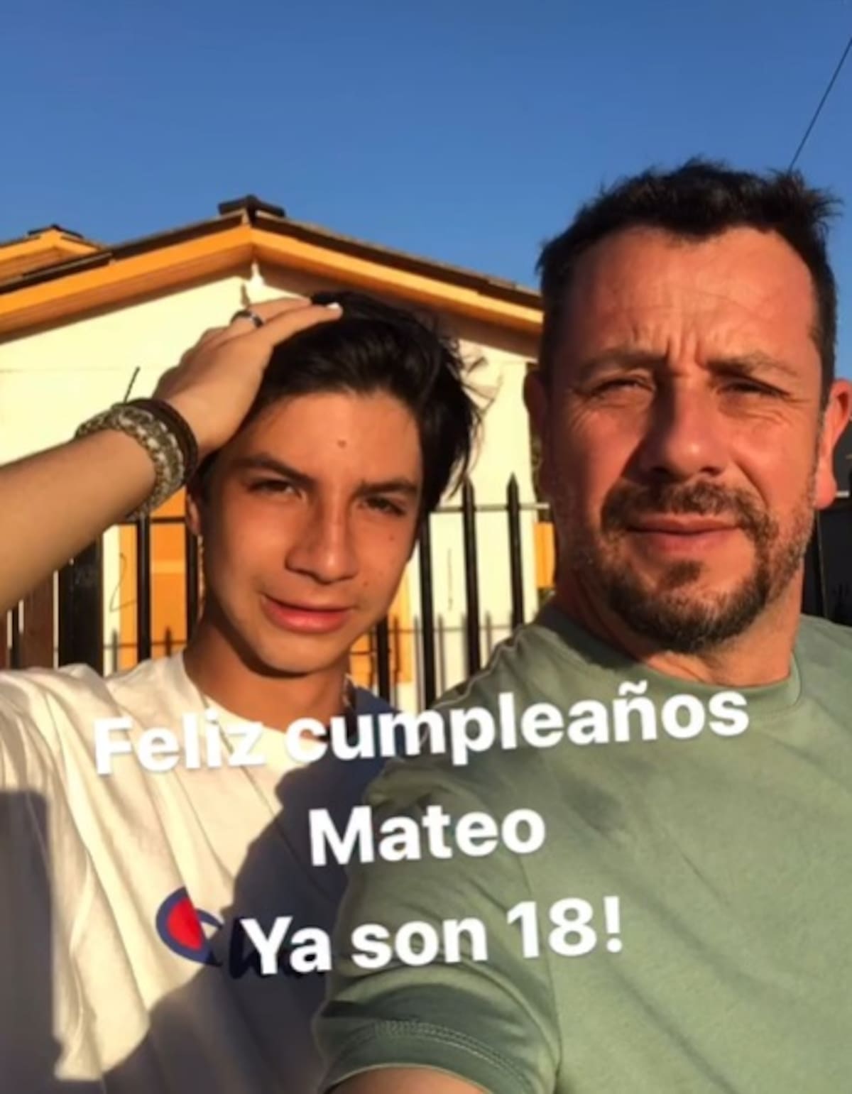 Antonio Vásquez junto a su hijo Mateo. Créditos: Instagram