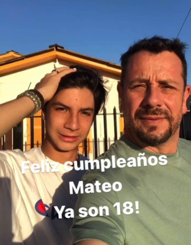 Antonio Vásquez junto a su hijo Mateo. Créditos: Instagram