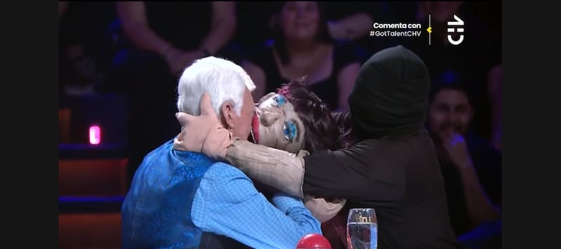 Antonio Vodanovic y Mónica protagonizaron el beso más inesperado y pasional de Got Talent Chile