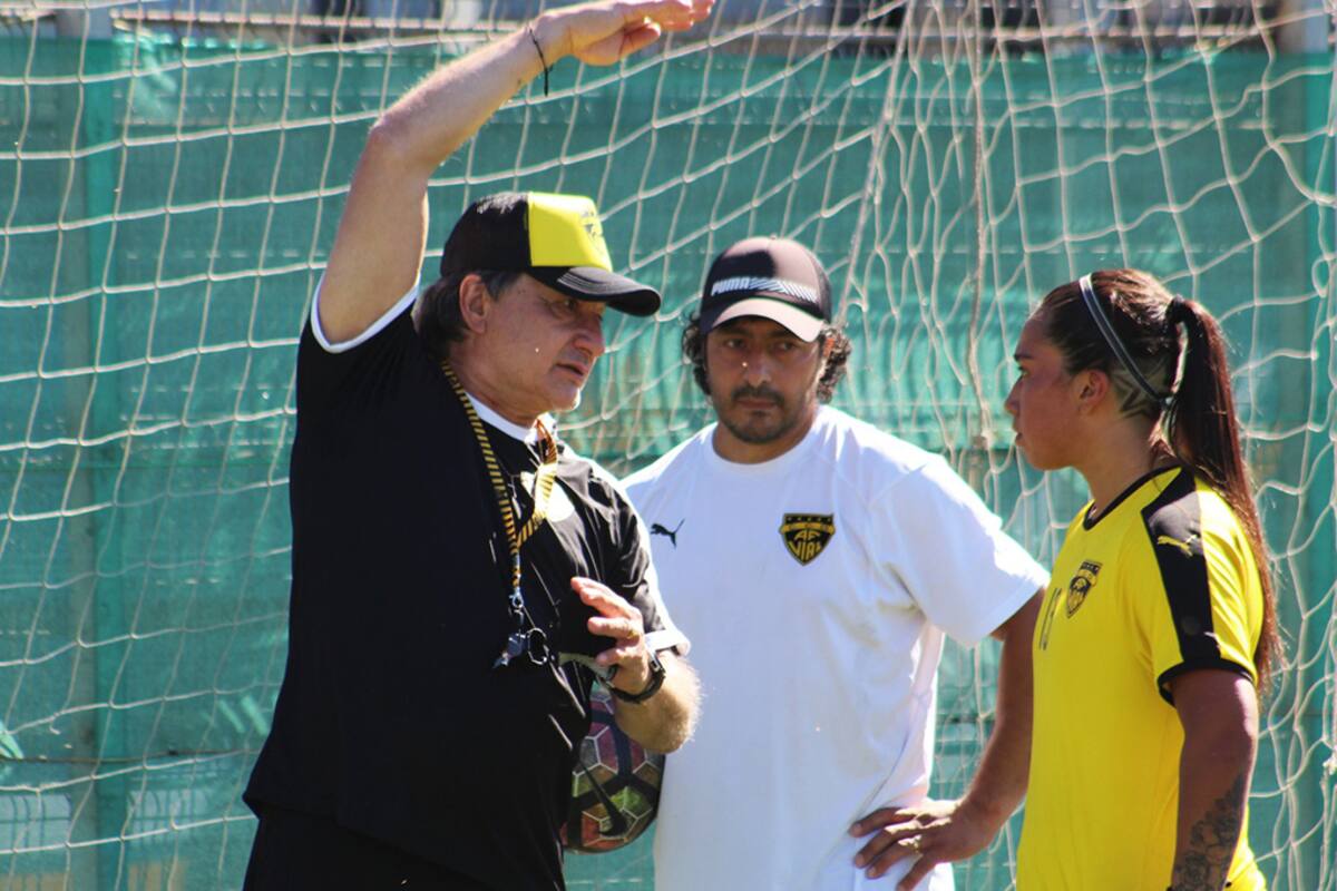 Antonio Zaracho dejó de ser el DT de Fernández Vial. Crédito: Campeonato Chileno