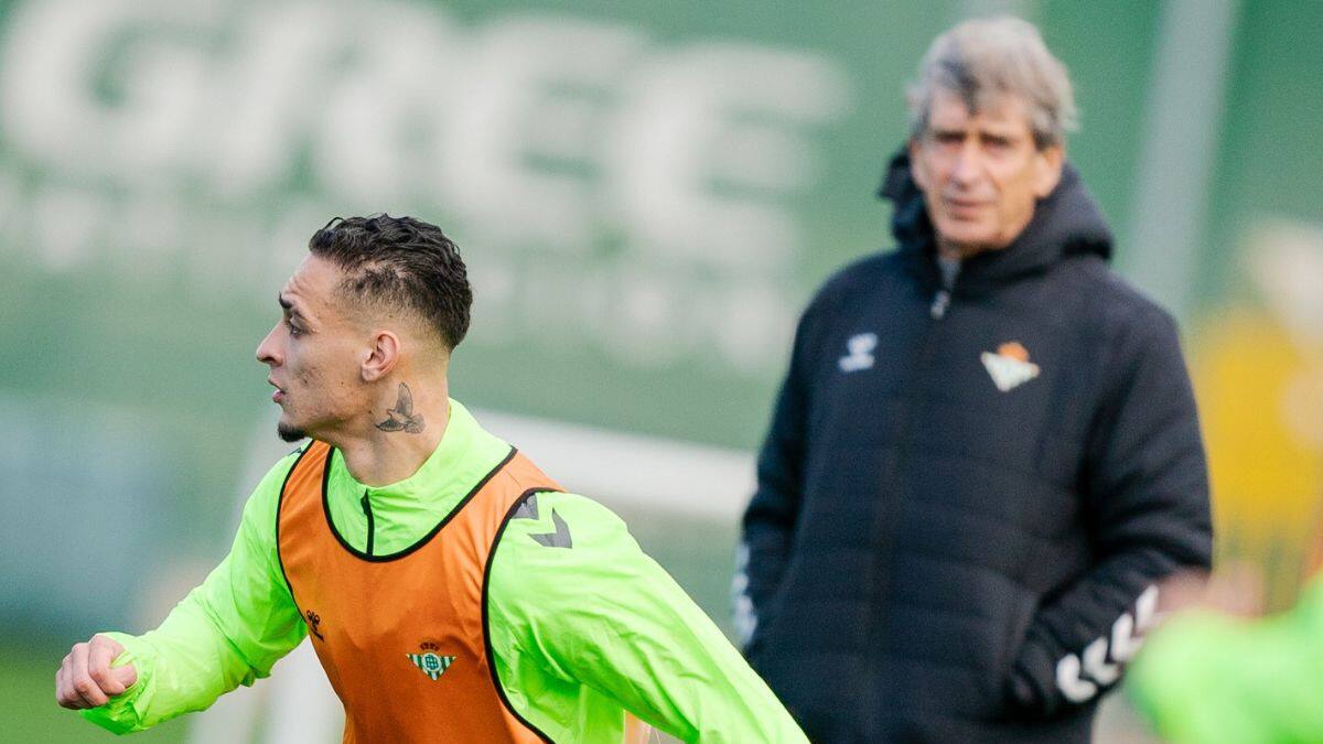 “Yo quiero trabajar más tiempo con Manuel Pellegrini, pero es una decisión de él”