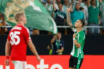 VIDEO | Antony salva a Pellegrini en el debut de Real Betis en Europa League