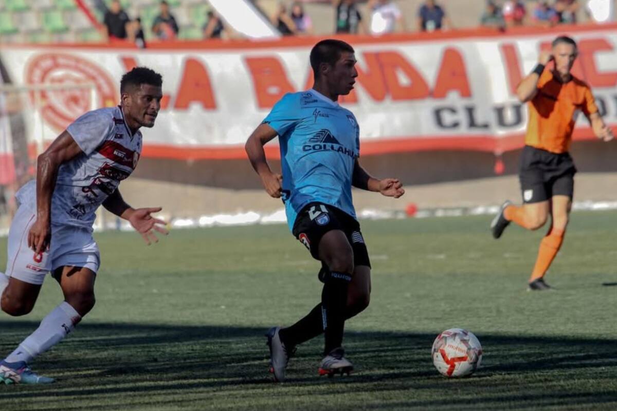 El delantero de 18 jugando en Deportes Iquique.