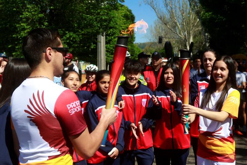 El desplazamiento de los maratonistas que participan del relevo atravesará 9 comunas de Santiago.
