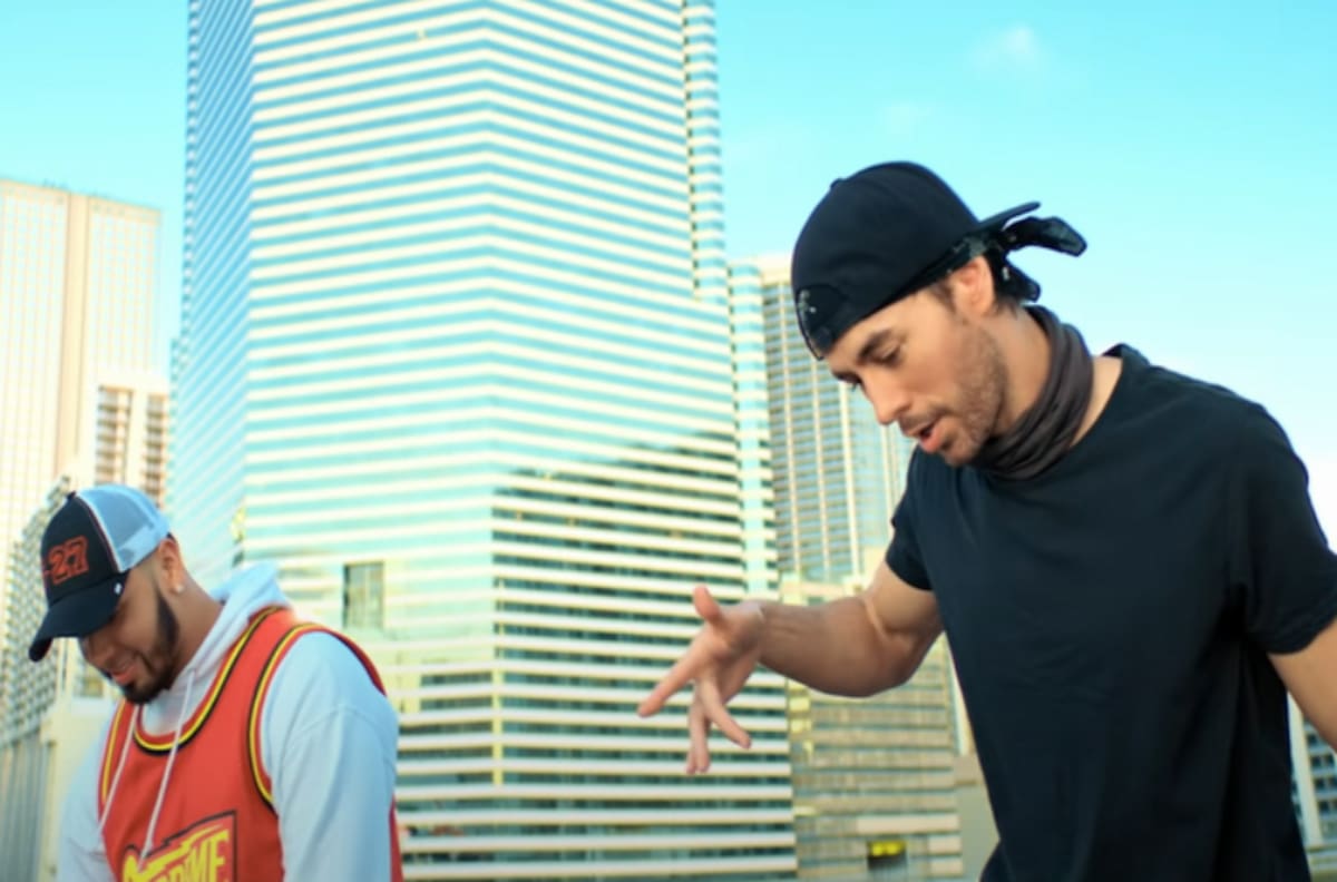 "Fútbol y Rumba" de Anuel y Enrique Iglesias llegó a la cima de la lista de Billboard