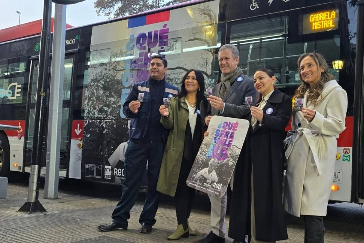 con diseño de Gabriela Mistral.