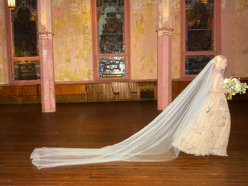 compartió hermosas postales de su boda secreta.