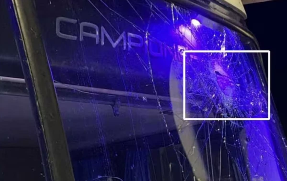 a buses con hinchas de Boca. Foto: Canal 26.