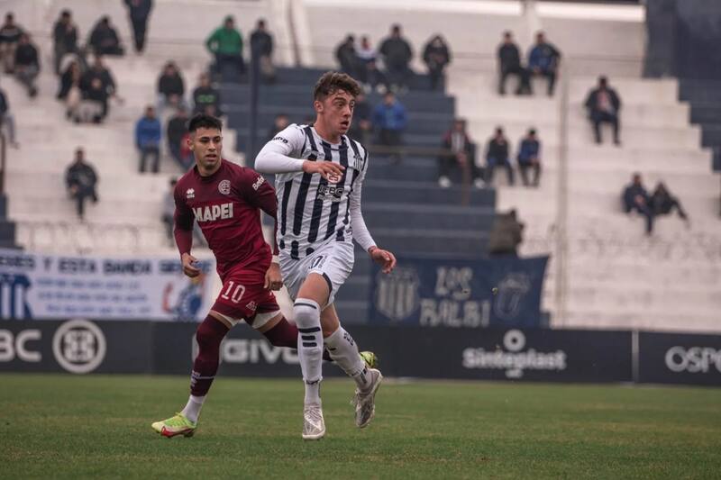 El defensa central argentino de Unión Calera Luciano Arnijas fue el extranjero que menos jugó en 2024 en Primera: apenas 18 minutos.