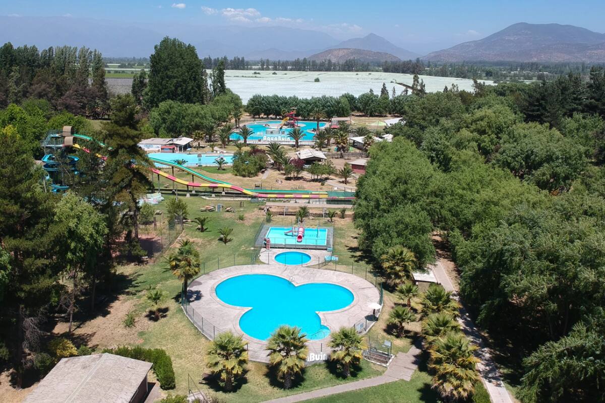 Revisa los valores y detalles del parque acuático de Buin para visitar con tu mascota.